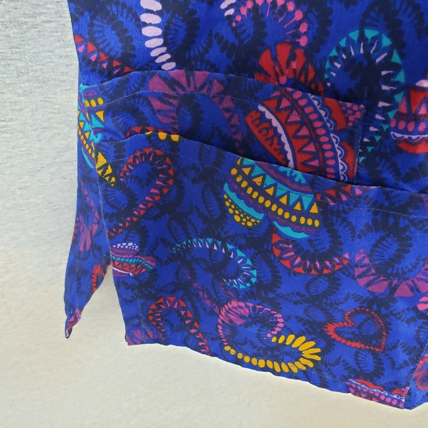 B Scrubs Blue Pattern Uniform Top Womens 1XL 3 Pocket Scrubs NWT