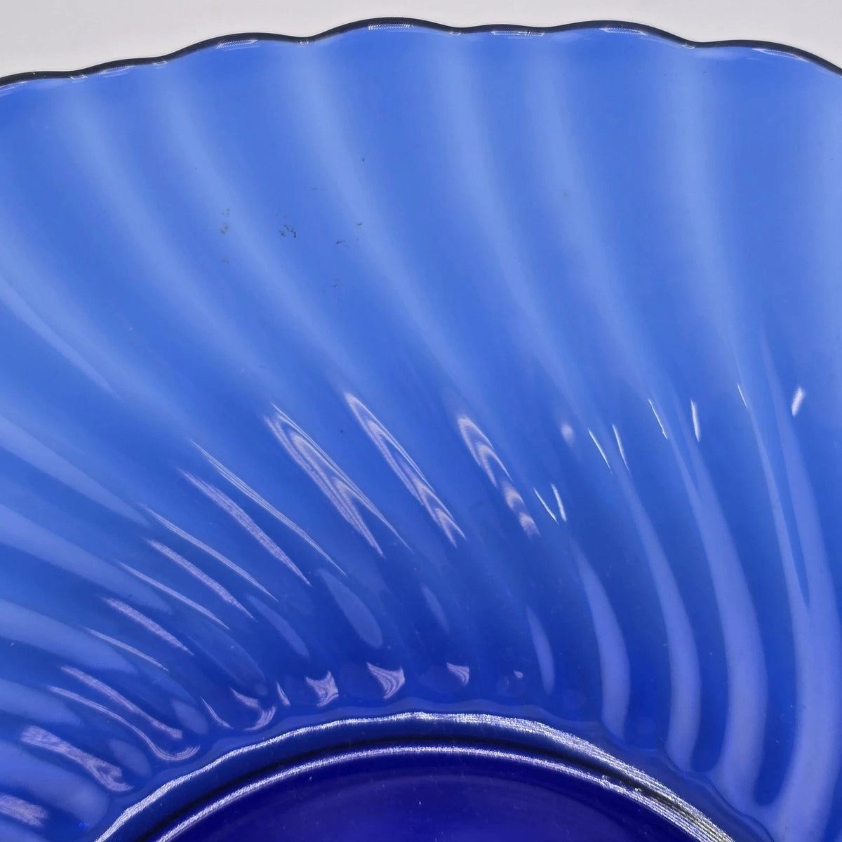 Arcoroc France Cobalt Blue Scalloped Swirl Glass Serving Bowl 9 Inch Diameter