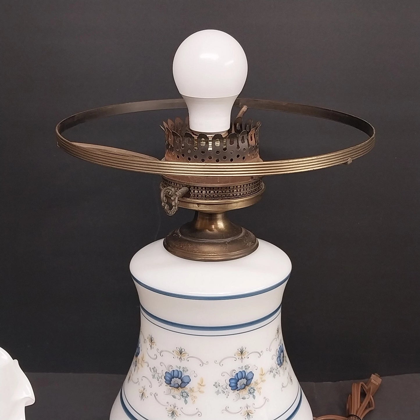 Quoizel Abigail Adams Blue Floral Milk Glass 3 Way Gone With The Wind Lamp Vtg
