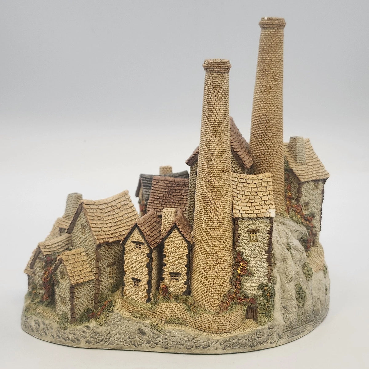 David Winter The Old Distillery Scottish Collection Cottage 10" England 1982