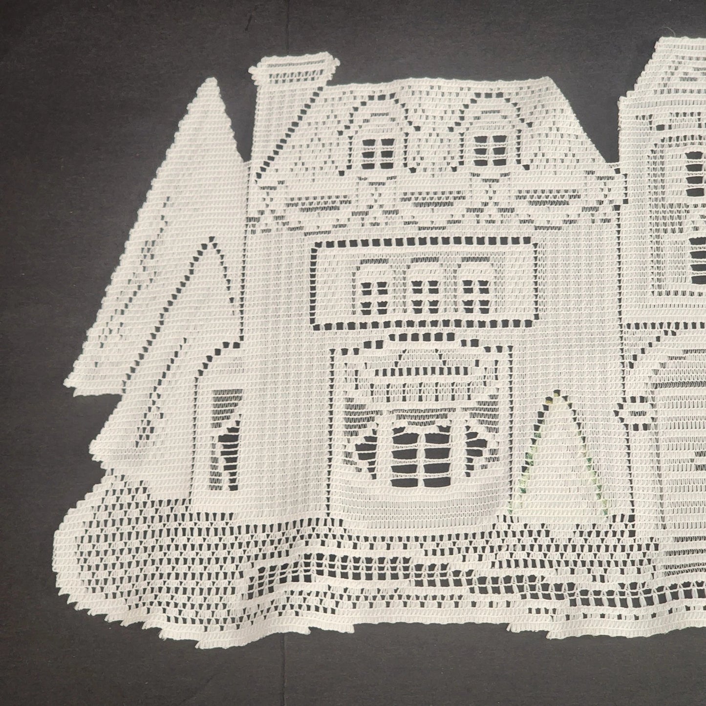 Heritage Lace Victorian House Placemat Doily with Christmas Tree 19x12" SHeritage Lace Victorian House Placemat Doily Christmas Tree 19x12easonal