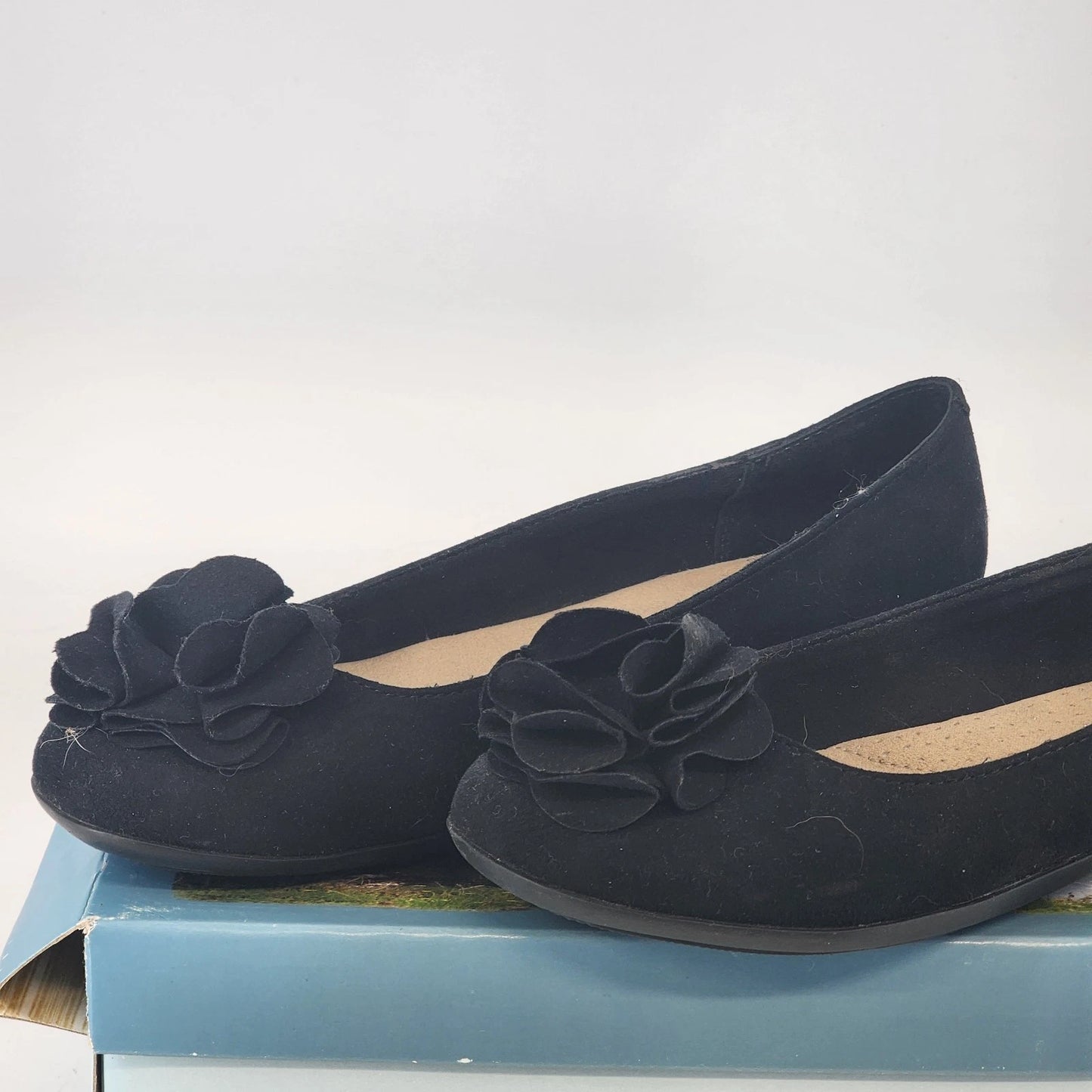 Cliffs White Mountain Hibiscus Flats Black Suede Ballet Shoes w Flower Women's 8