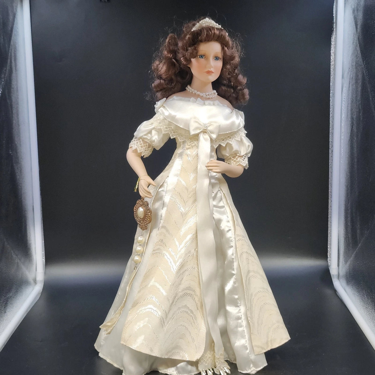 Ben Franklin Porcelain Bride Doll Brunette Blue Eyes Satin Lace Gown 21" Vintage