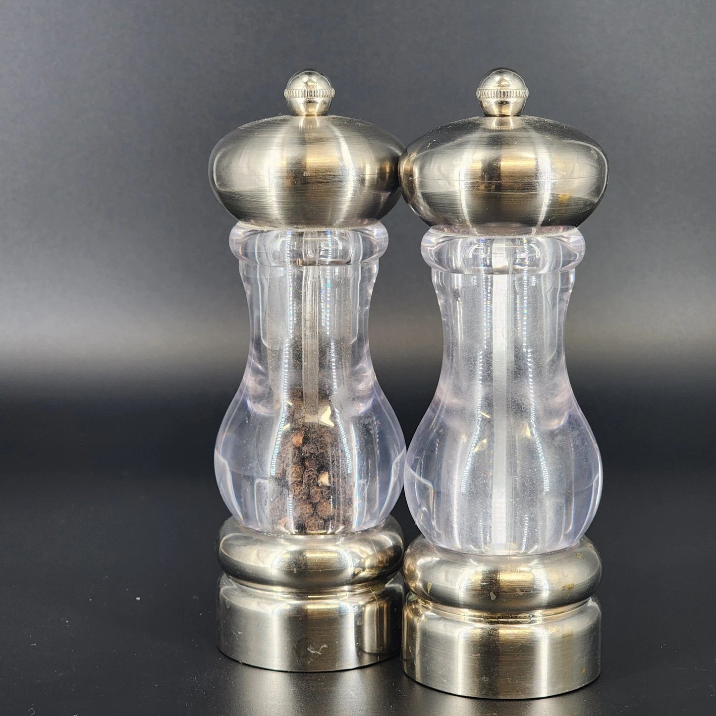 Olde Thompson Salt and Pepper Mill Set Silver Brushed Metal & Clear Acrylic Vtg