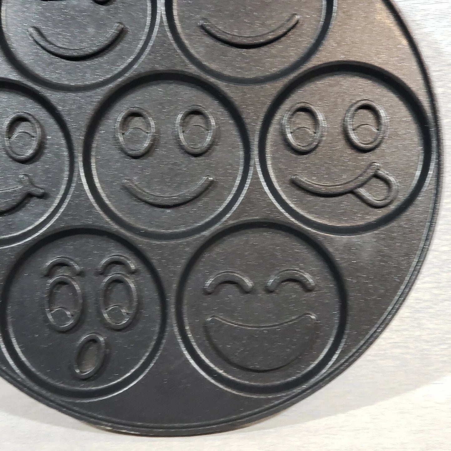 Nordic Ware Emoji Pancake Griddle Pan Seven 3" Smiley Faces Aluminum 10.5"