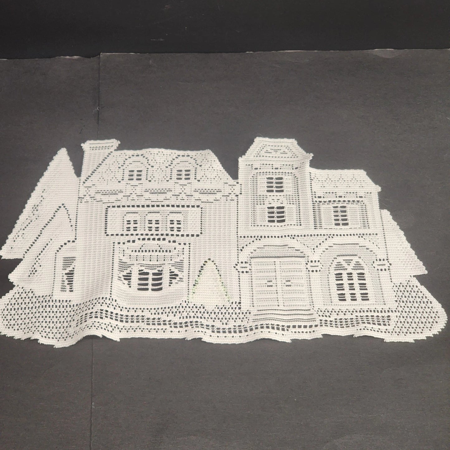 Heritage Lace Victorian House Placemat Doily with Christmas Tree 19x12" SHeritage Lace Victorian House Placemat Doily Christmas Tree 19x12easonal