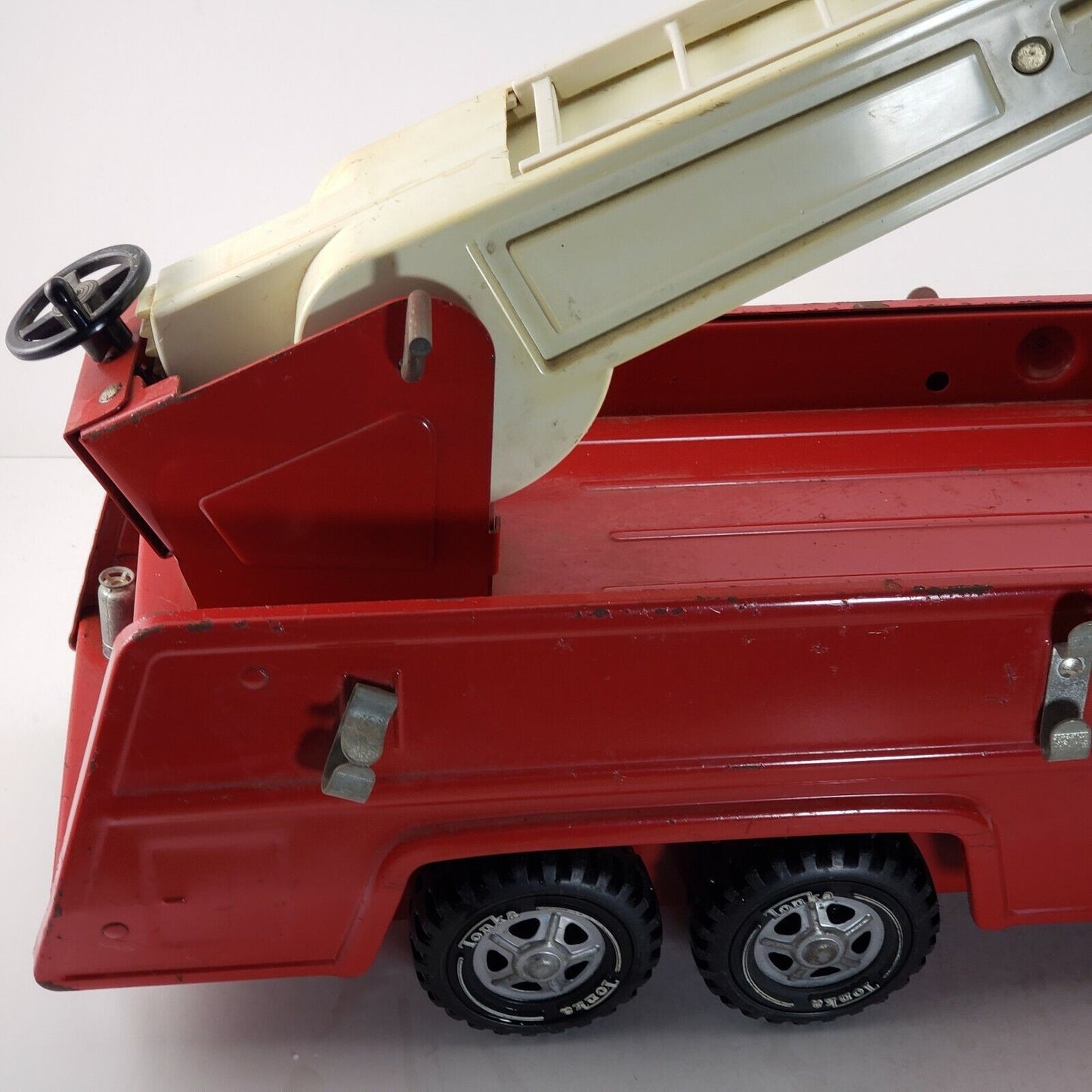 Tonka Swivel Aerial Ladder Fire Truck XR-101 Pressed Steel Vintage Red 1970's