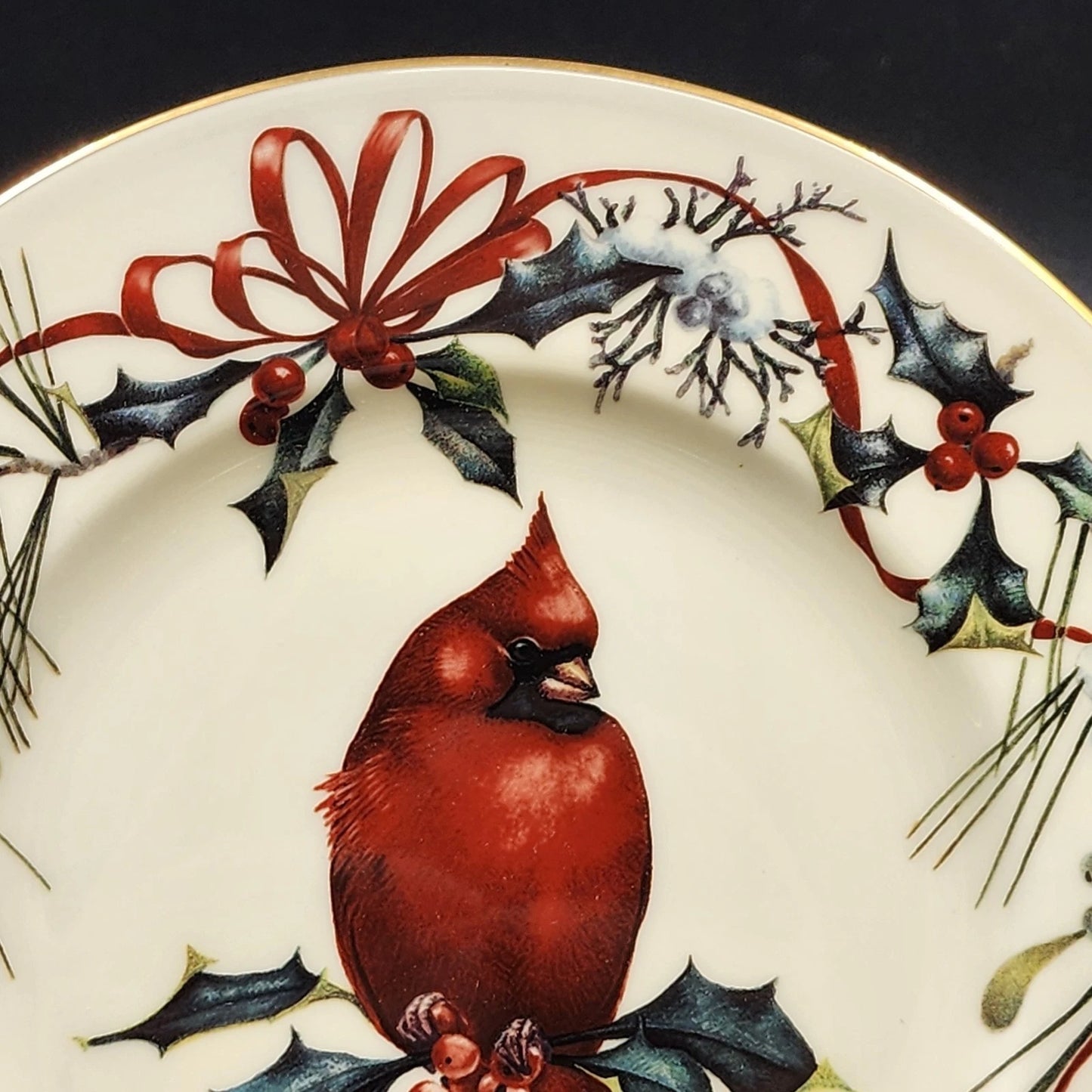 Lenox Accent Luncheon Plate Winter Greeting 9.25" Cardinal Holly Gold Bone China