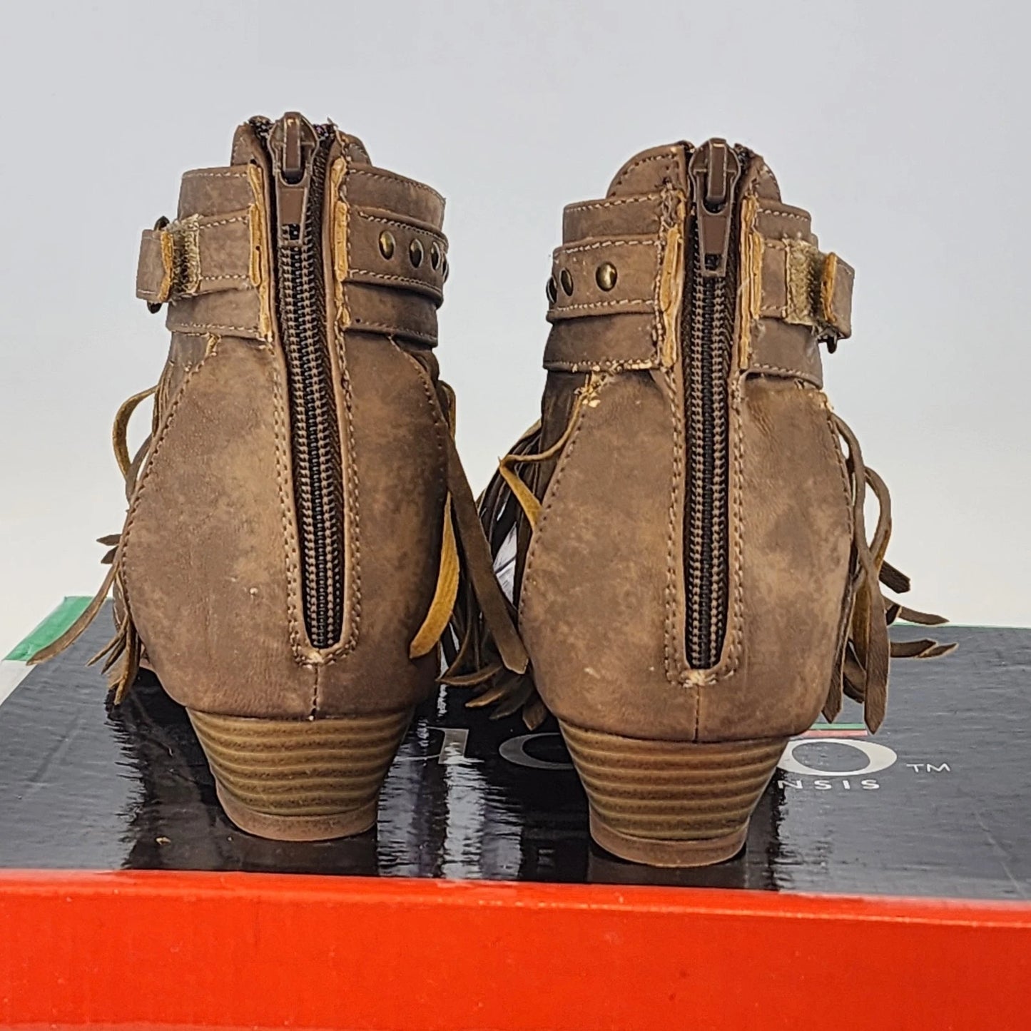 Bucco Nani Tan Wedge Sandals Gold Stud Fringe Zip Back Women 8.5 NWB