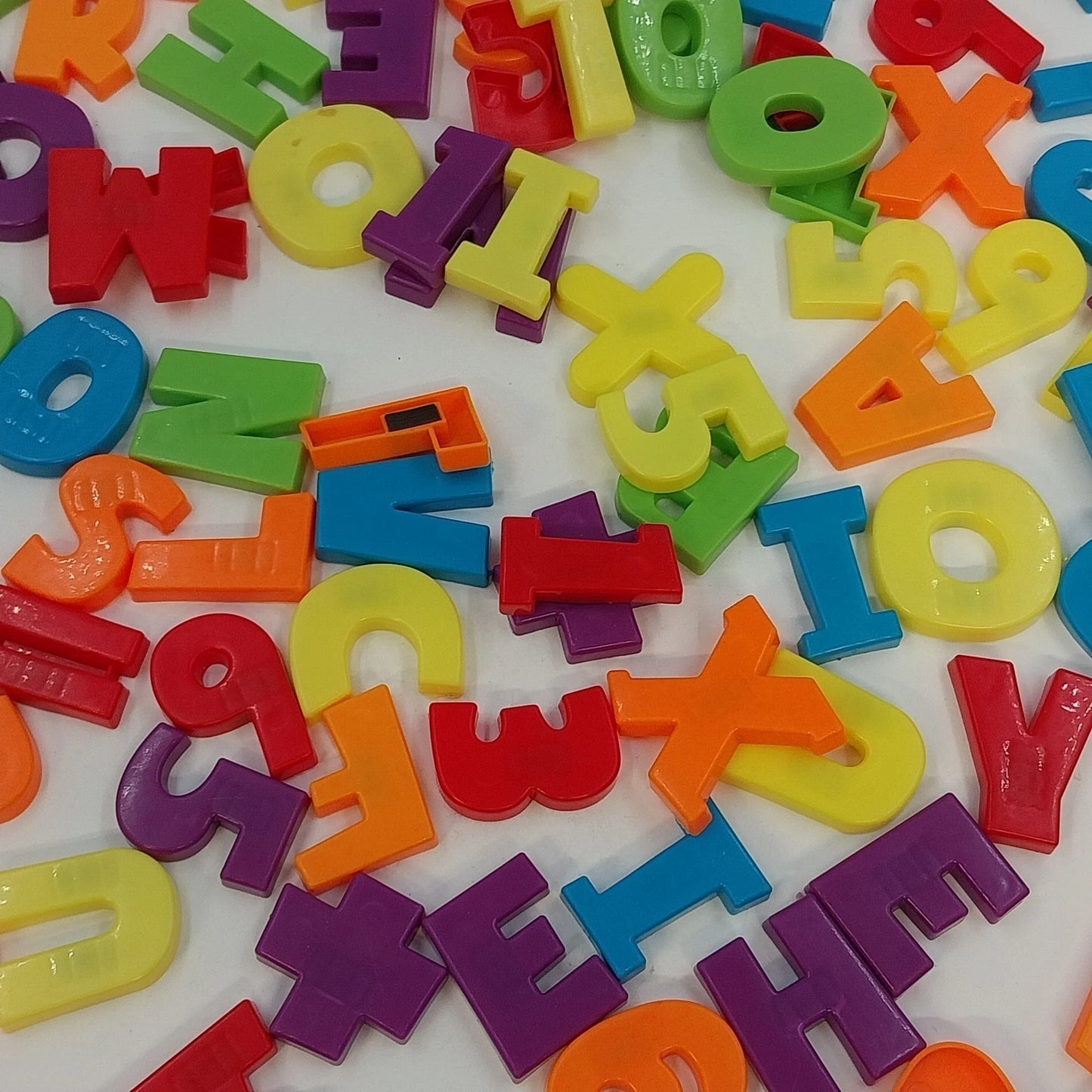 104 Magnetic Letters & Numbers Educational Learning Set w Storage Tub Multicolor