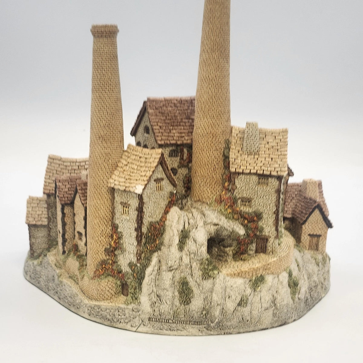David Winter The Old Distillery Scottish Collection Cottage 10" England 1982
