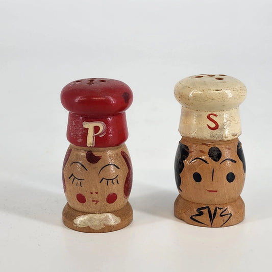 Wood Chef Salt & Pepper Shakers 2" White Boy Red Girl Japan Kitsch 1960's Vtg