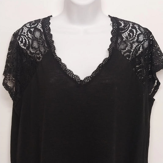Torrid Women's Black Blouse Top Size 0 Plus Floral Lace Cap V-Neck Short Sleeve