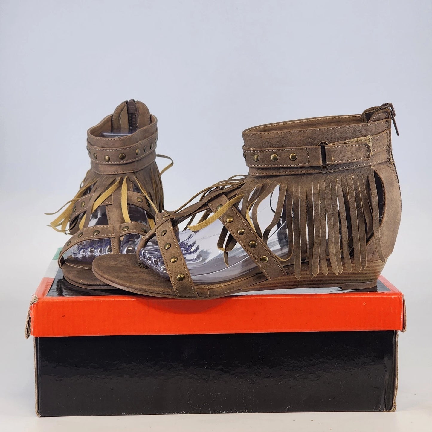 Bucco Nani Tan Wedge Sandals Gold Stud Fringe Zip Back Women 8.5 NWB