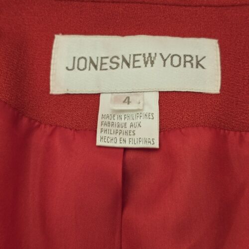 Jones New York Red Blazer 3 Button Closure Size 4 Lined 2 Pockets Poly Fabric