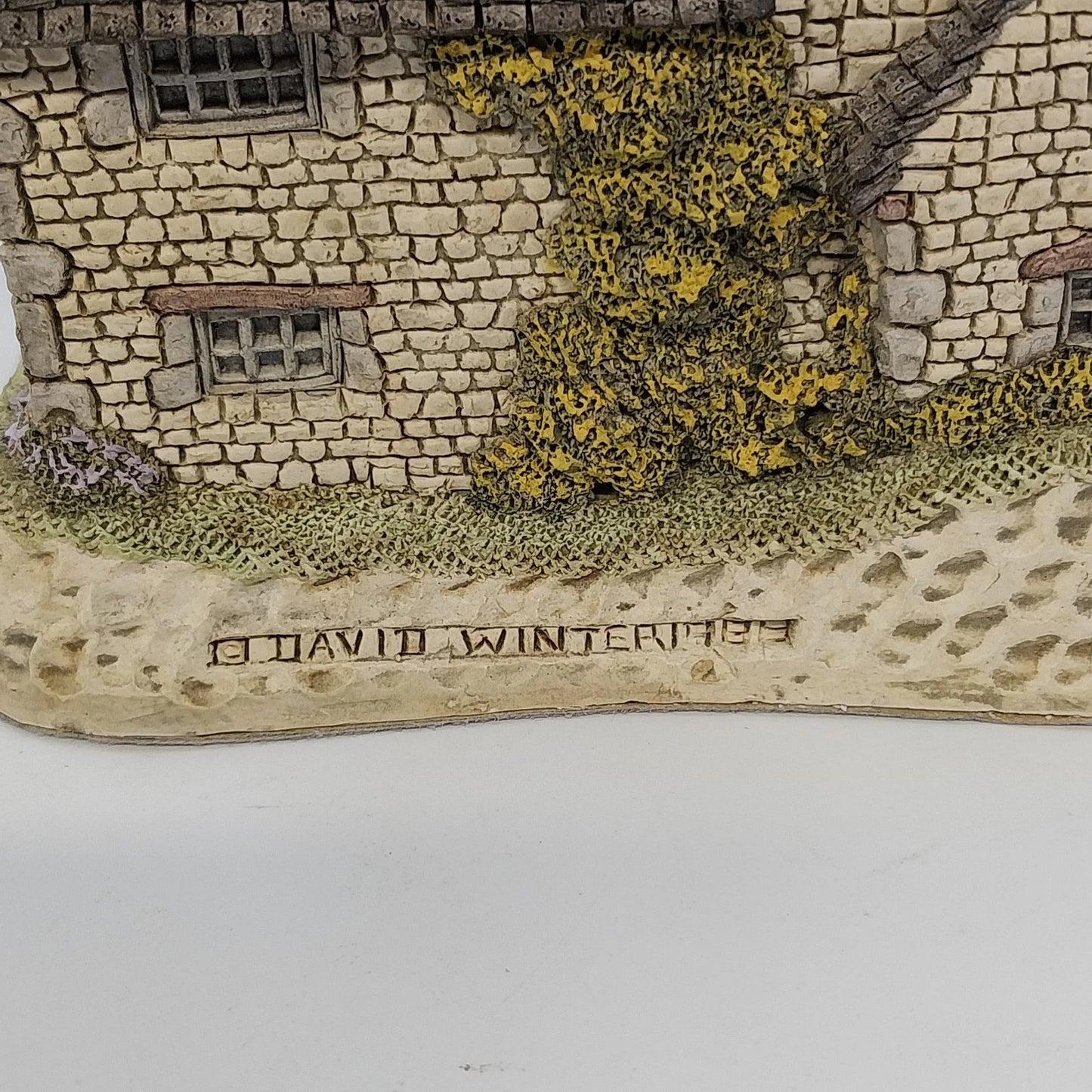 David Winter Gillie's Cottage Scottish Collection 1988 Orig Box COA Hand Painted