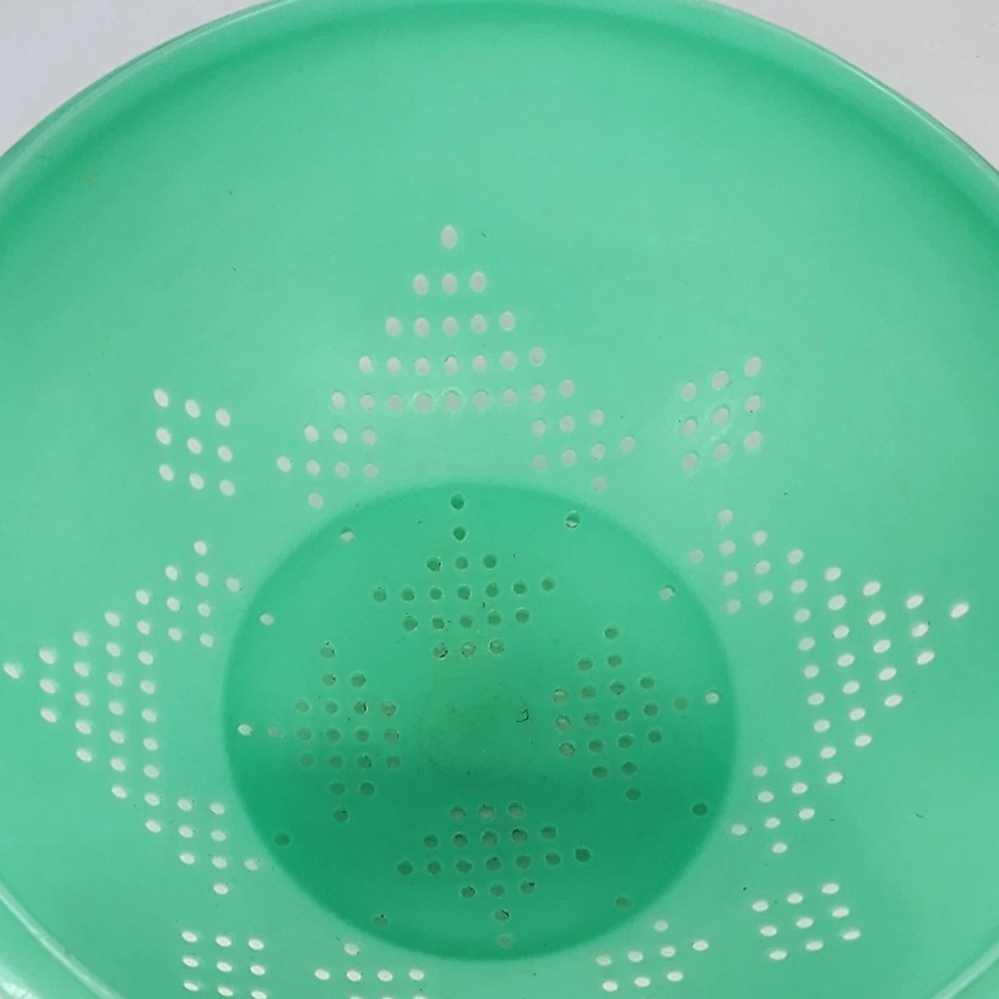 Tupperware 339-8 Colander Strainer Bowl Footed Jadeite Green 9.75" x 4.75" Vtg