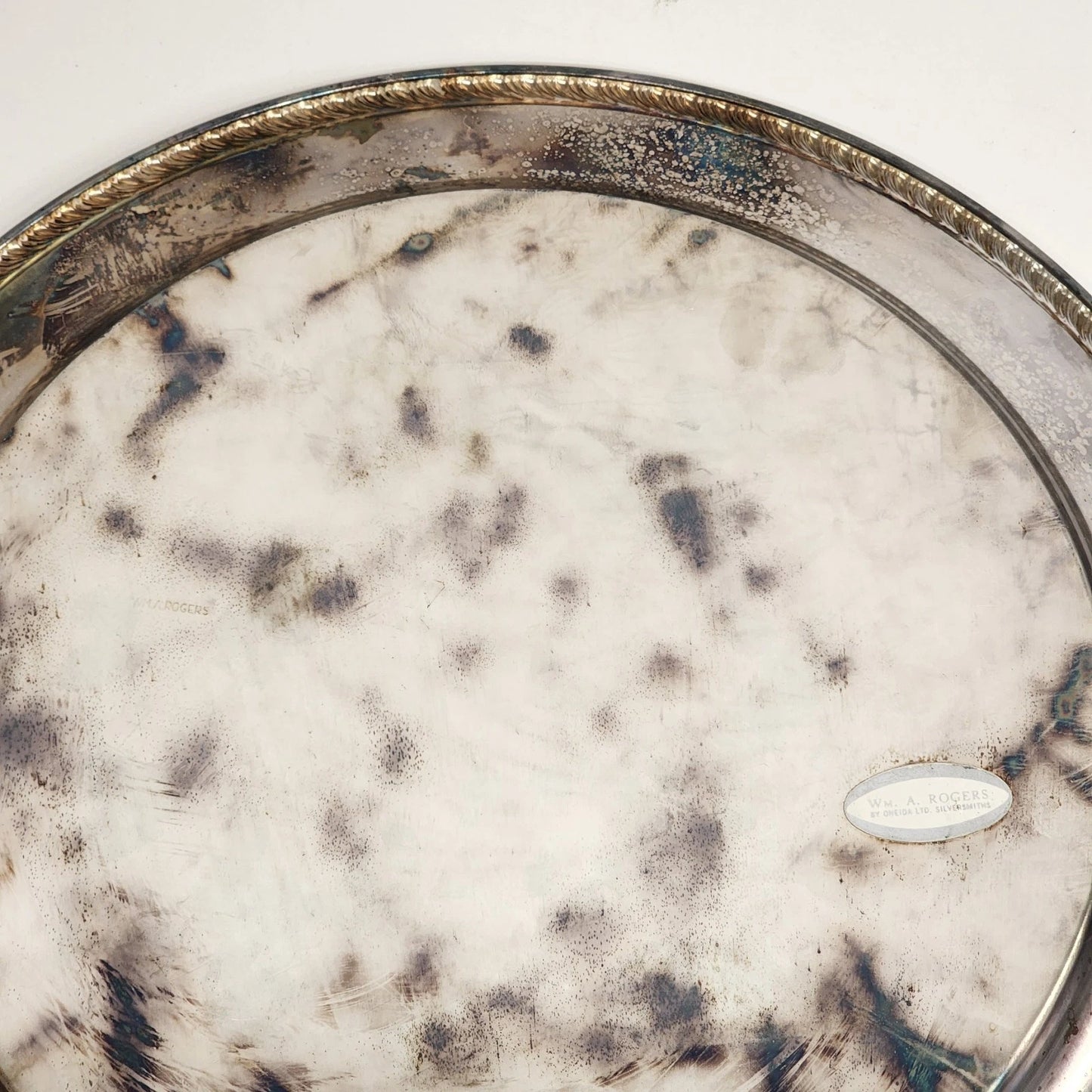 Pierced Gadroon Rim Serving Tray Wm A Rogers Silver Plate 15” Round No 172