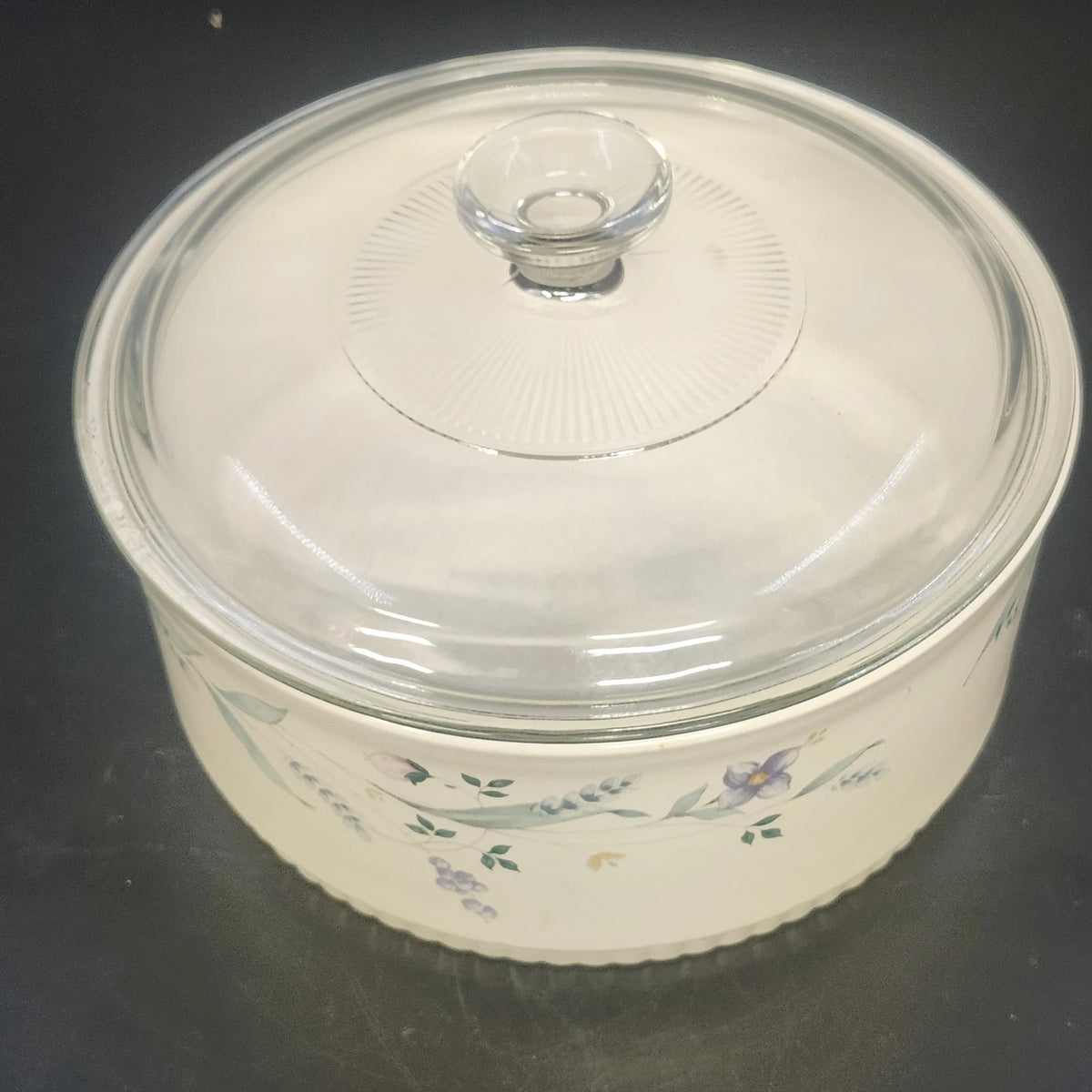 Pfaltzgraff April 2.5 Qt Casserole Dish with Glass Lid Expandable Holder USA