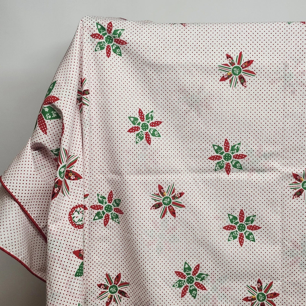 Christmas Tablecloth Red Green Poinsettia Polka Dot 116x62 Vintage Holiday