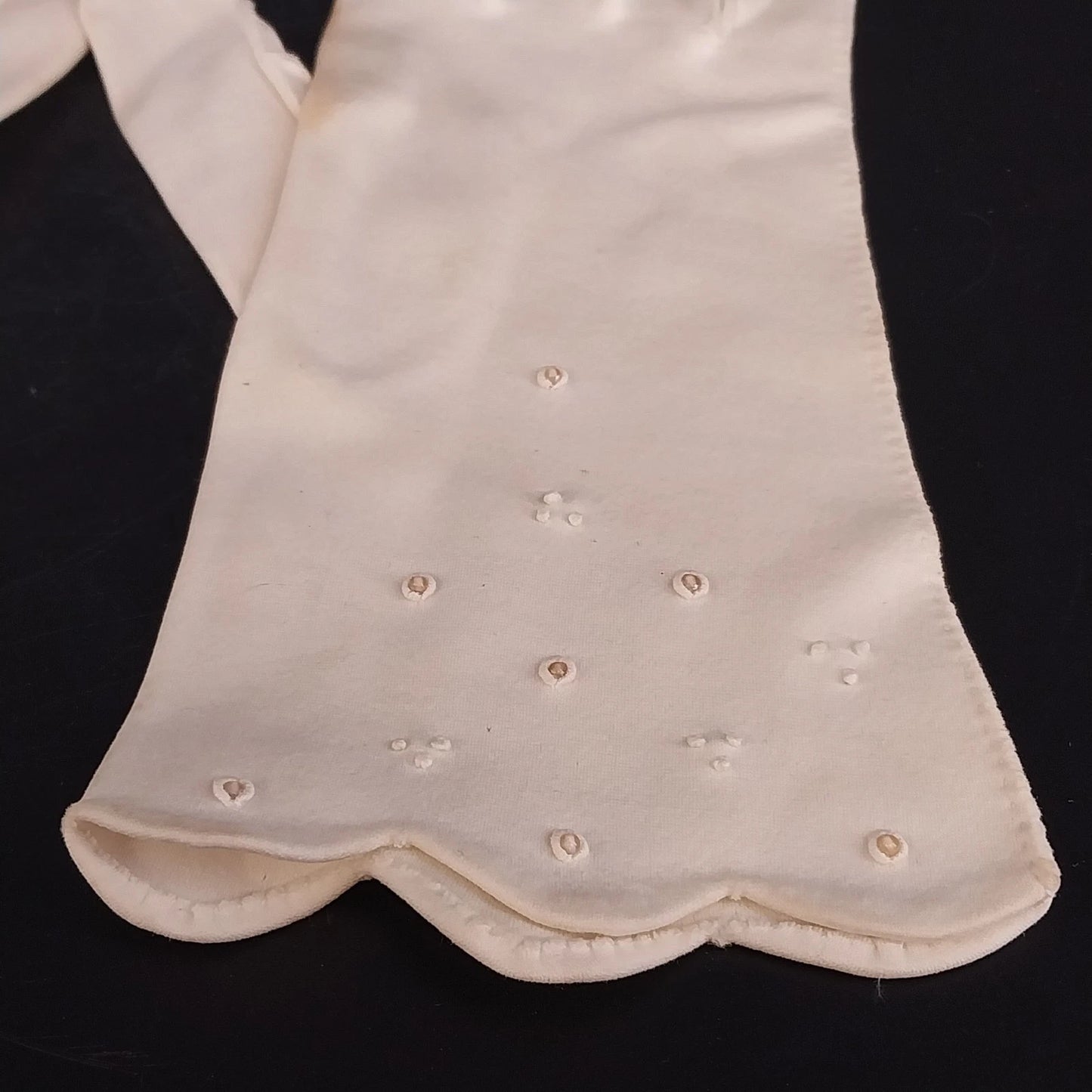 Women's White Formal Dress Gloves Eyelet Scalloped Cuffs Tea Length Vintage