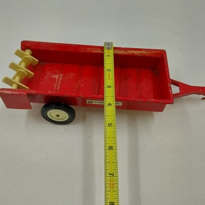 Ertl International Harvester Manure Spreader 1:16 Red Metal Vtg Tractor Toy 9.5"