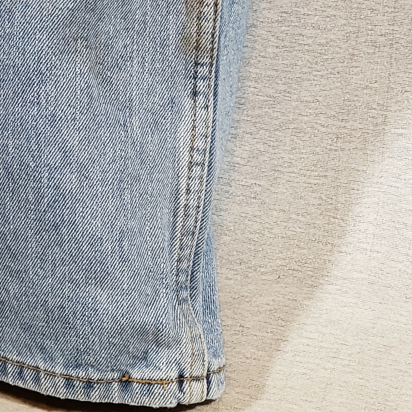Levi's 550 Relaxed Tapered Light Wash Jeans Mens 40x32 Denim