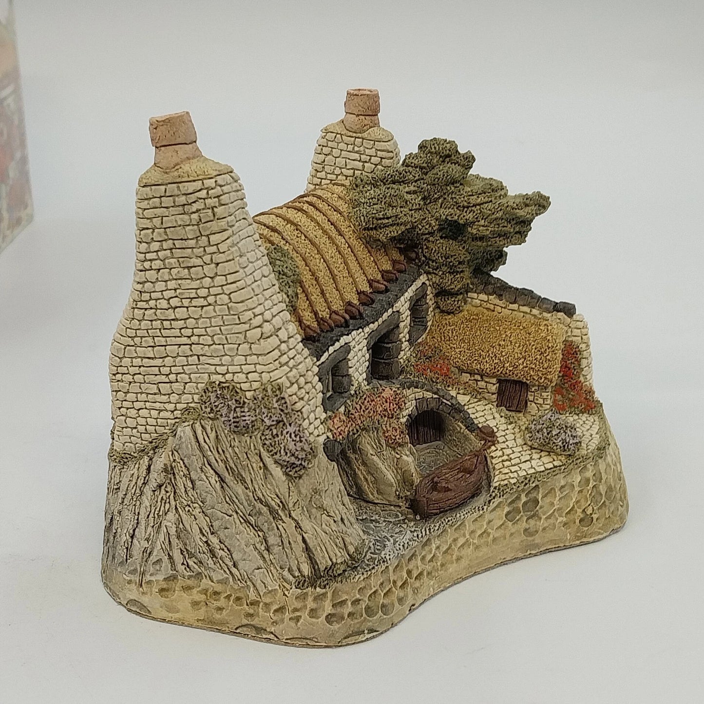 David Winter Cottage House on the Loch Scottish Cottage 1988 COA Hand Painted