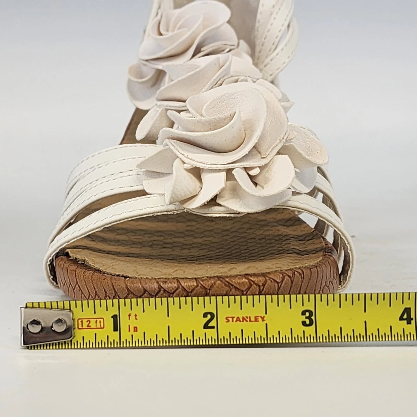 Forever JOJO-24 Sandals Women 8 White Floral Applique Open Toe Ankle Strap NWT