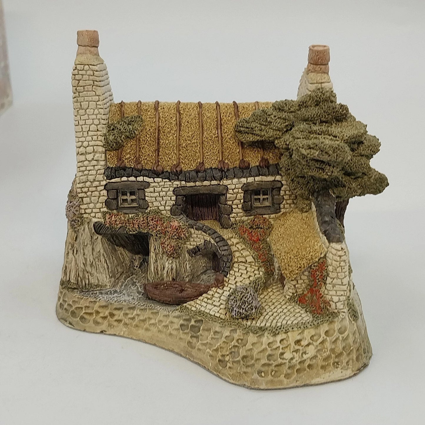 David Winter Cottage House on the Loch Scottish Cottage 1988 COA Hand Painted