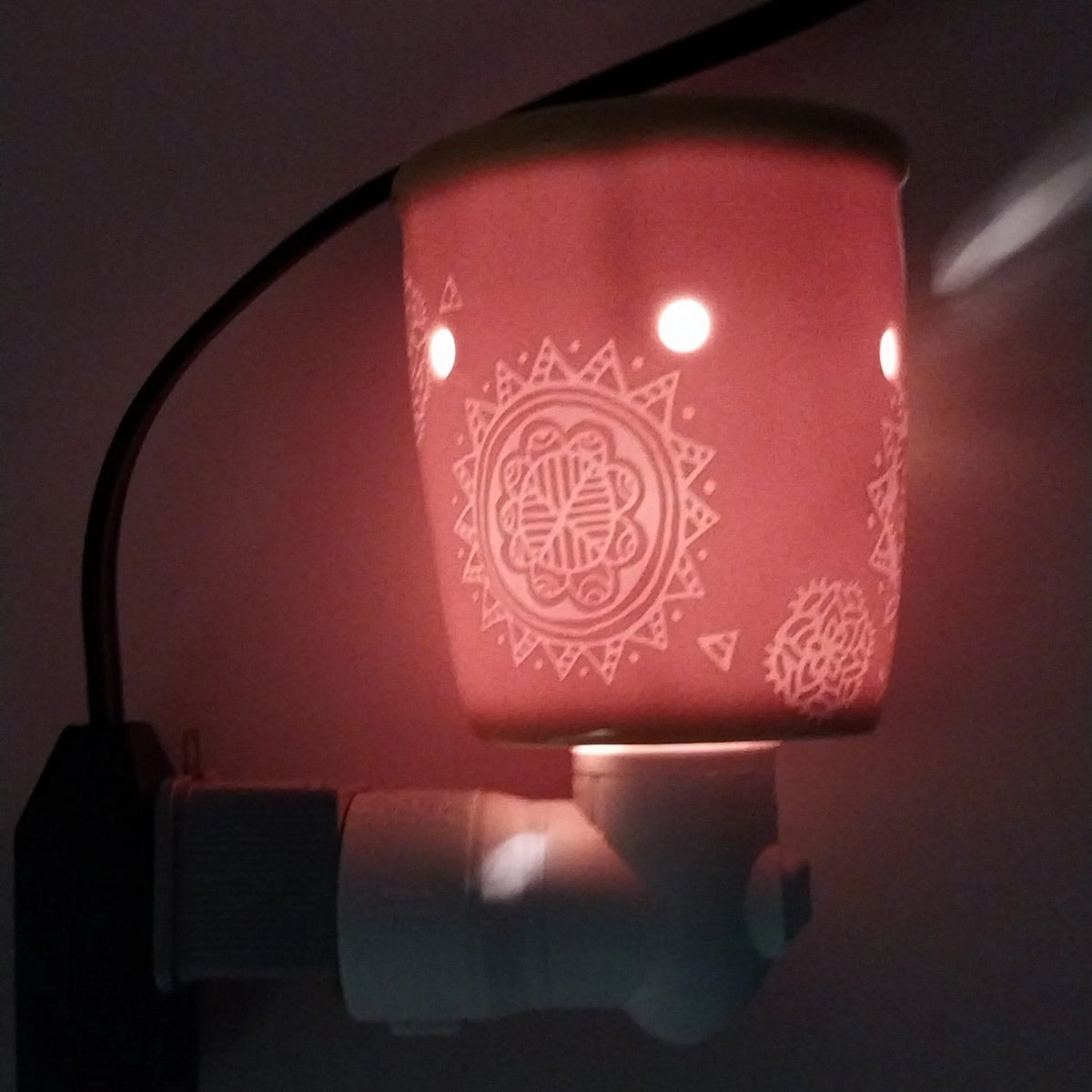 Scentsy You Are My Sunshine Mini Warmer 29133 Yellow Ceramic Wall Plug In Boxed