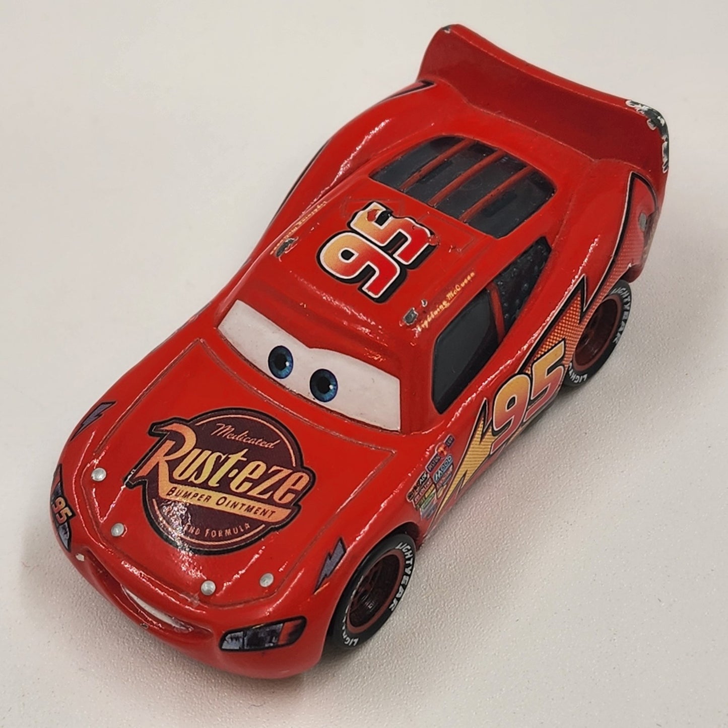 Disney Pixar Cars Rust-eze Lightning McQueen Red #95 Metal Die Cast Toy Vehicle