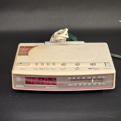 Cream Digital Alarm Clock Radio Night Light GE Softlite 7-4657A Vintage Works