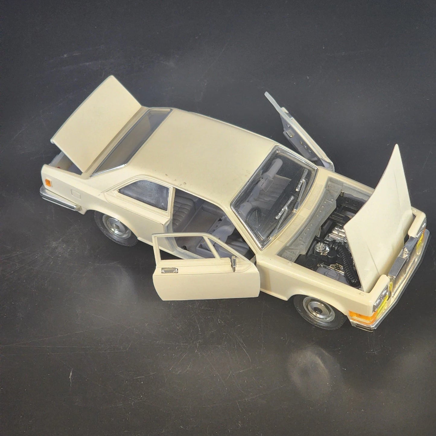 Bburago Rolls Royce Camargue 1:22 Scale Diecast Model Car