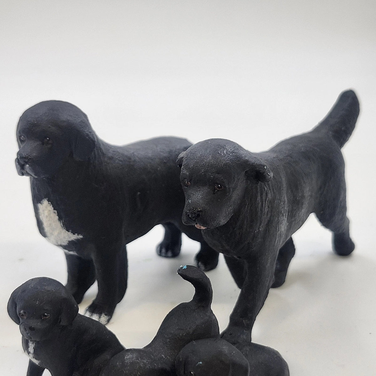 Black Labrador Dog Family Figurines 5 Pc Set 2 Large Dogs 3 Puppies Decor