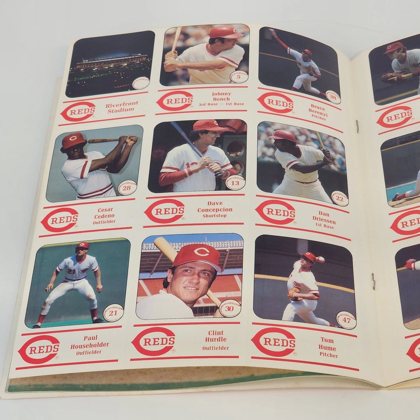 Cincinnati Reds MLB Yearbook 1982 Magazine 18 Baseball Cards Sports Vintage