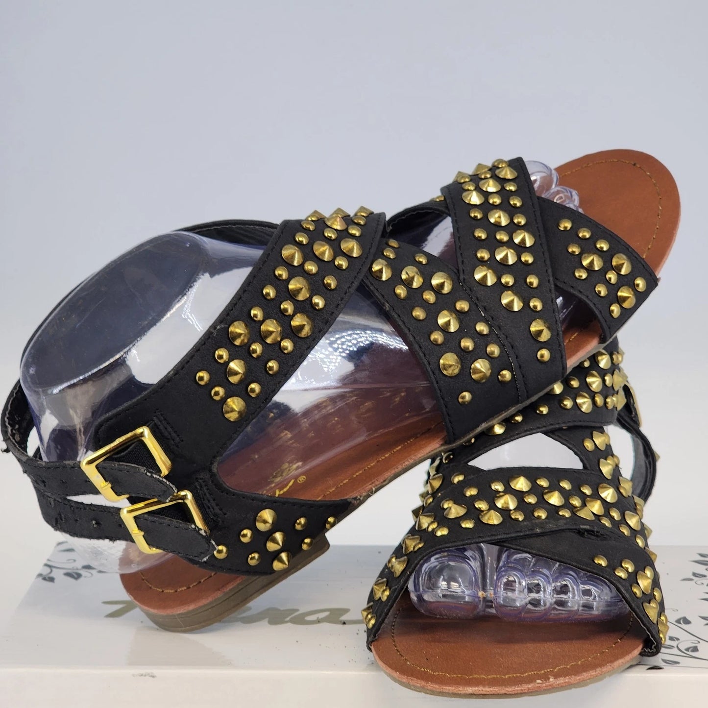 Anna CUTSY-4 Studded Sandals Womens Size 8 Black Gold NWT