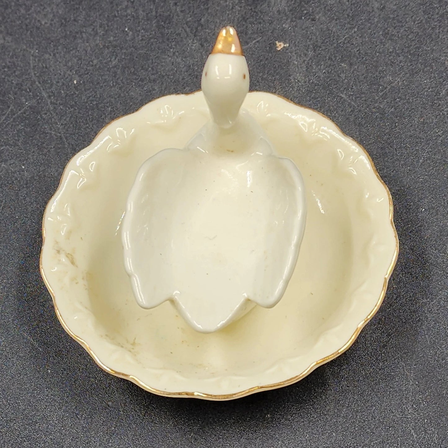 Swan Porcelain Trinket Ornament Dish Ring Holder Cream Gold Accent 4.25" x 3.5"h