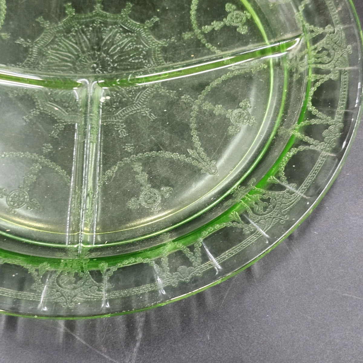 Anchor Hocking Cameo Ballerina Green Uranium Glass Grill Plate 10.5" Vintage