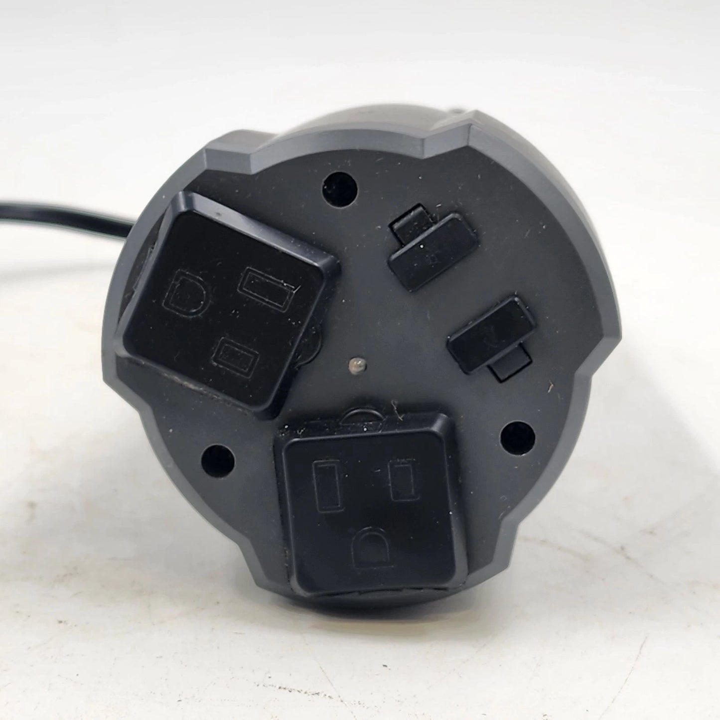 12 Volt 200w Power Inverter 72502 Output 110V AC 2 Elect Sockets and 2 USB Ports