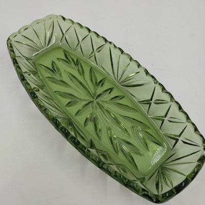 Hazel Atlas Avocado Green Oblong Relish Dish with Prescut Star Motif – 9.5 × 4.5″