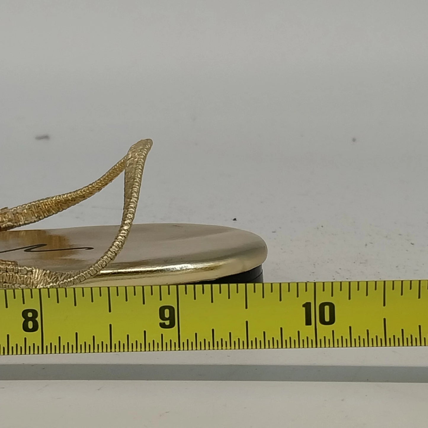 Newport News Sandals Gold T Strap Flat Easy Style Women's 7.5 All Man Made China