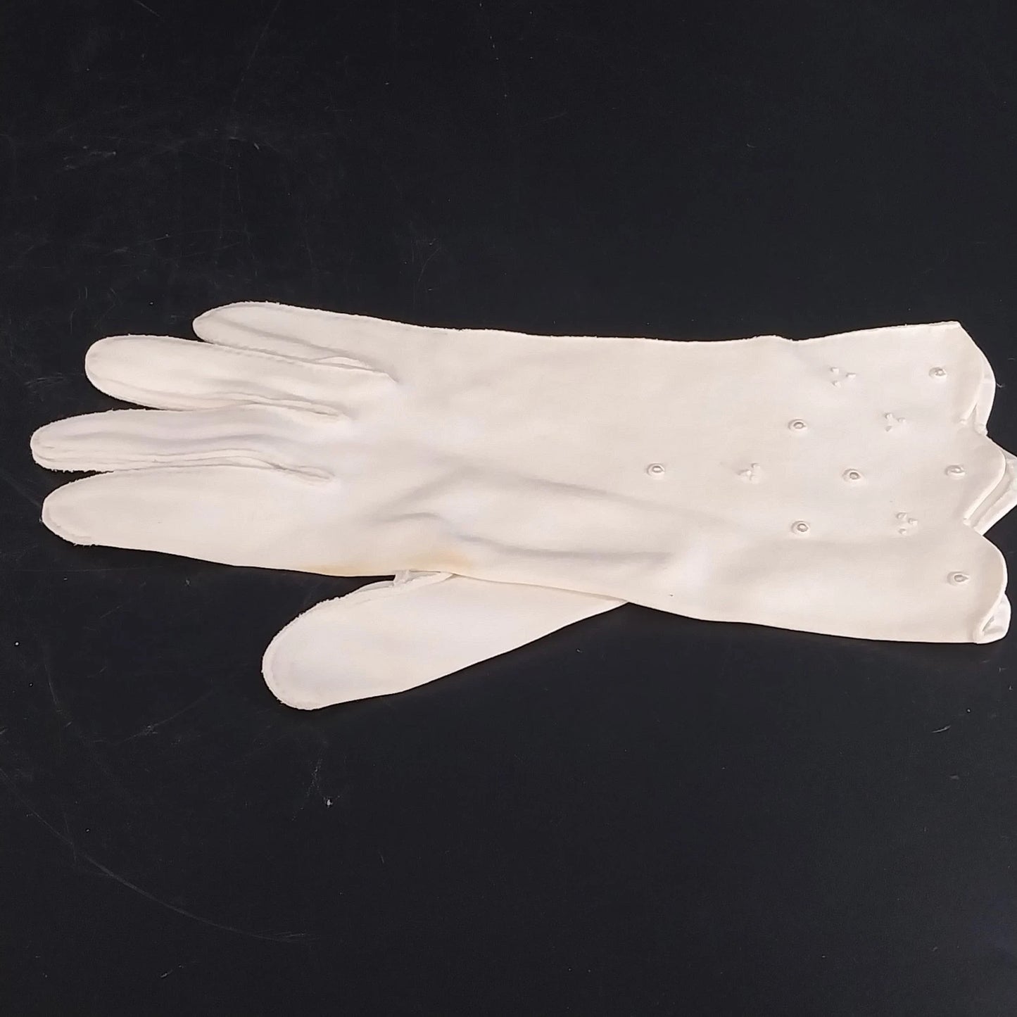 Women's White Formal Dress Gloves Eyelet Scalloped Cuffs Tea Length Vintage