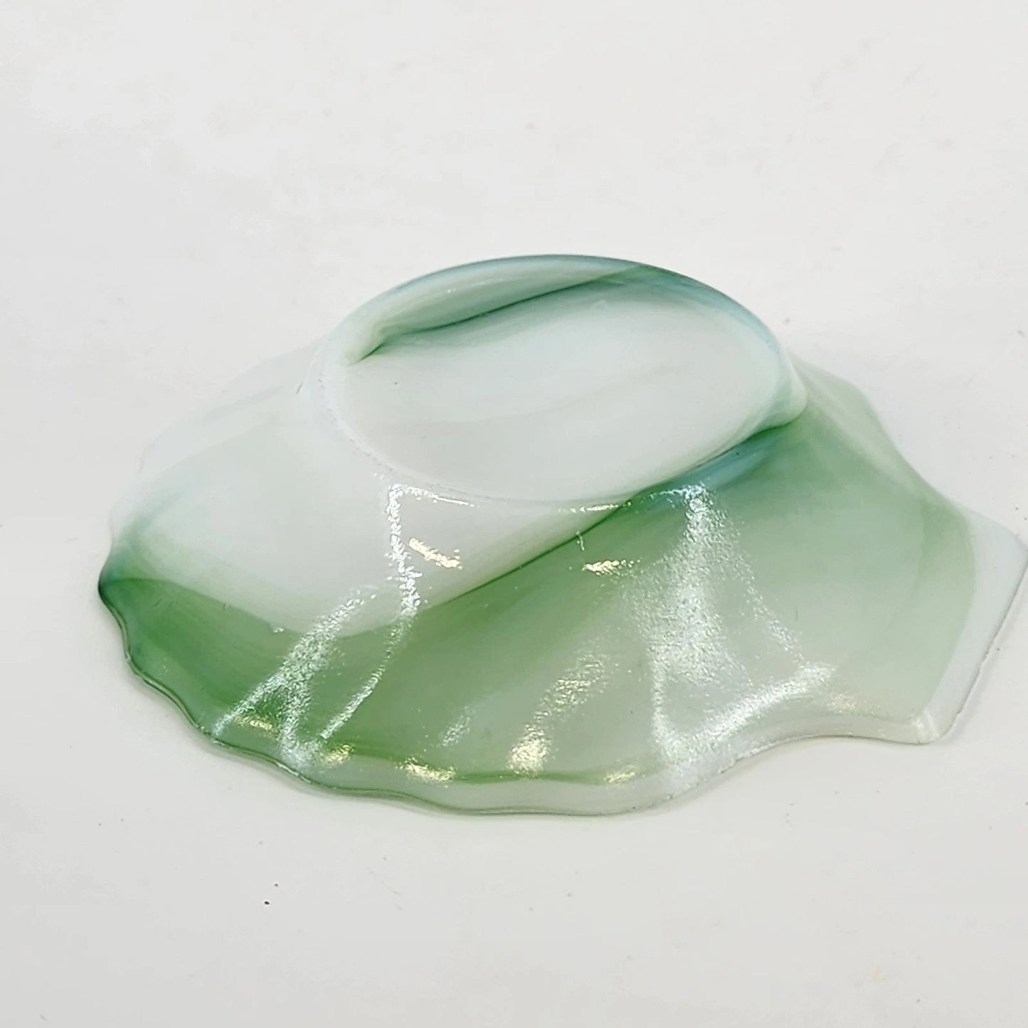 Akro Agate Green White Slag Glass Sea Shell Trinket Dish Scalloped Edge 4" Vtg