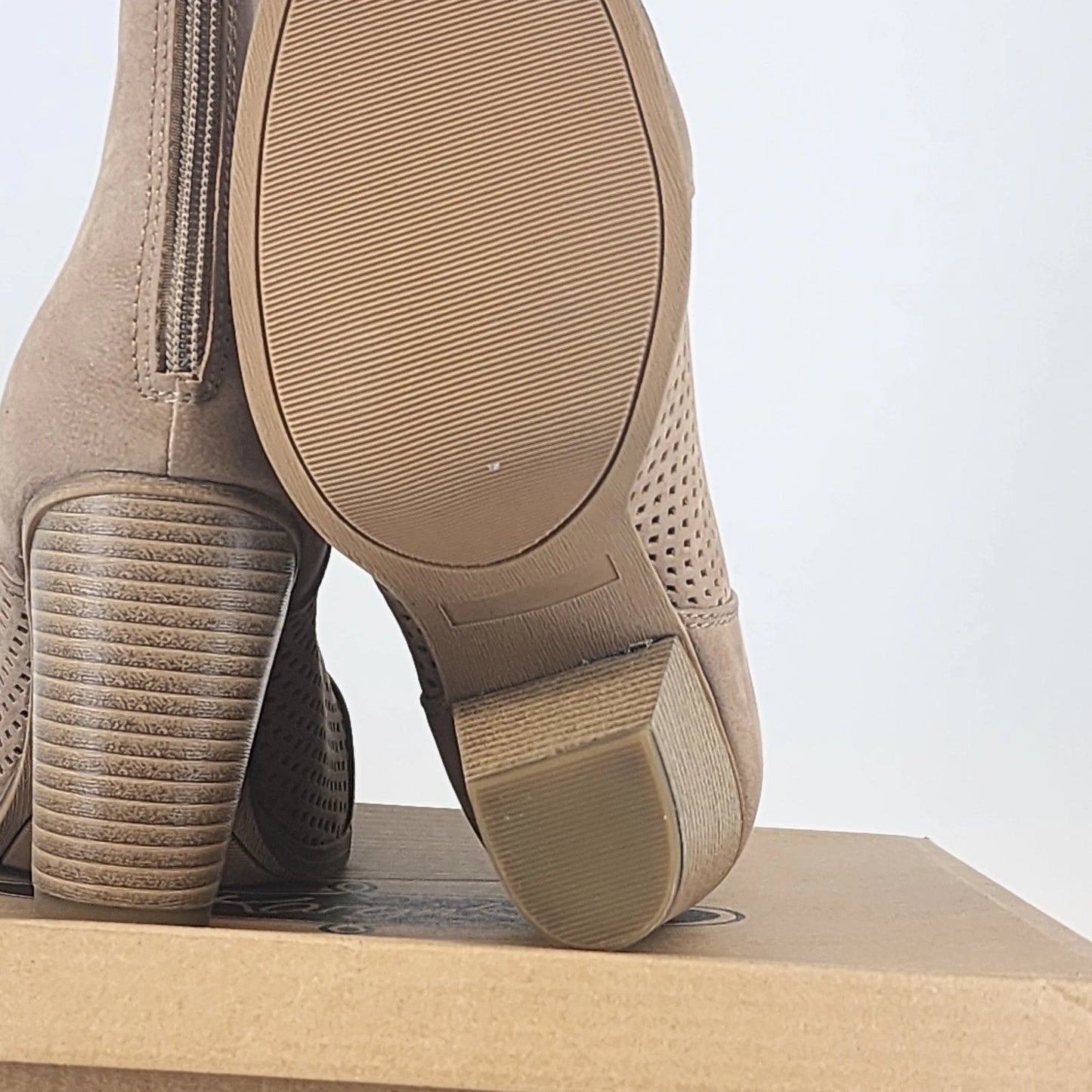 Karyn’s Collection Ankle Boots Womens 8 Brown Block Heel Zip Faux Leather Bootie