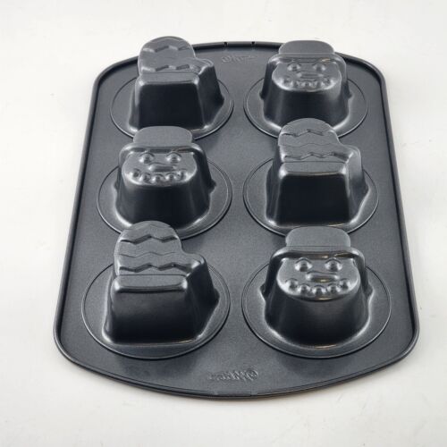 Wilton Winter Holiday Season Baking Muffin Cupcake Pan with 3 Snowmen 3 Mittens