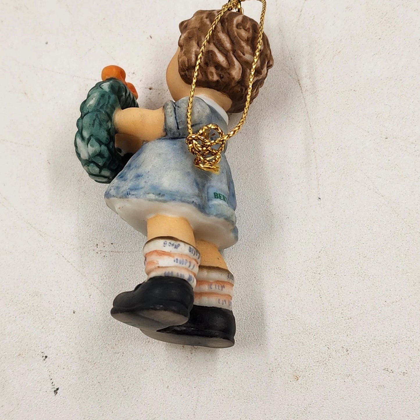 Berta Hummel Ornament WREATH OF JOY 1999 Goebel BH-100 Retired Porcelain