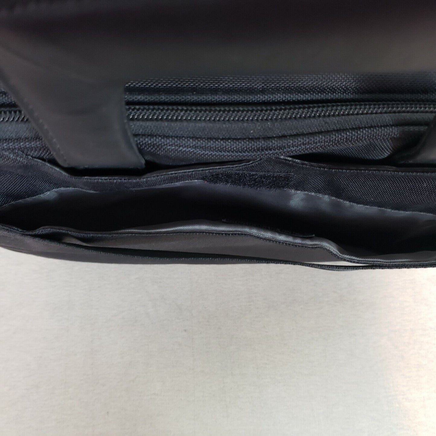 Dell Laptop Bag Nylon Shoulder Strap 12-14" compartments Zip Professional Travel