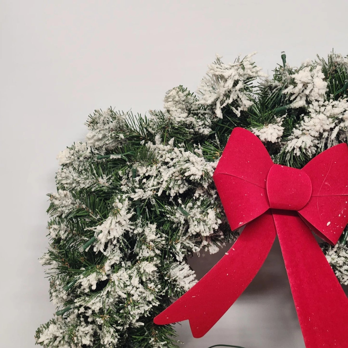 Christmas Wreath 22" Green White Snow Flocked Bow LED Lights Battery Operated