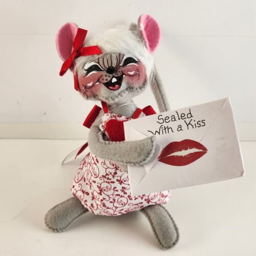 Annalee Sealed With A Kiss Girl Mouse Valentine 2023 NWT Poseable 6 Inch Tall